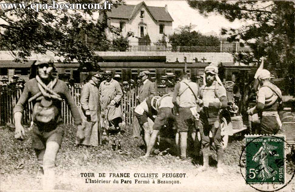 TOUR DE FRANCE CYCLISTE PEUGEOT - L'Intérieur du Parc Fermé à Bezançon.